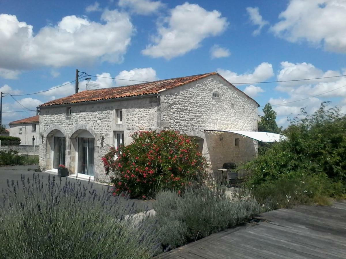 Gite Climatise *** Le Pigeonnier Pons Exterior photo